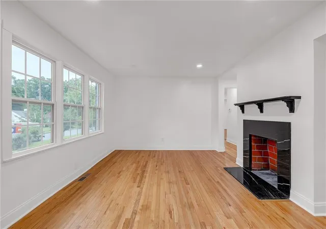 Photo 4 of Single family home for sale at 1803 S Gordon St SW, Atlanta, GA 30310 | MLS# 7791121 | Listing updated on 2026-08-10