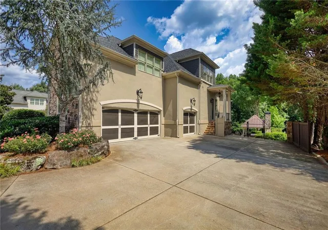 Photo 2 of Single family home for sale at 1007 Legacy Hills Dr, Mcdonough, GA 30253 | MLS# 7800216 | Listing updated on 2026-09-13