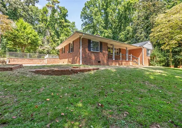 2nd image of 250 E Memorial Dr, Dallas, GA 30132 | MLS# 7650365