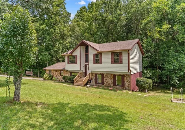 4th image of 3214 Headrick Cir Se, Dalton, GA 30721 | MLS# 7813668