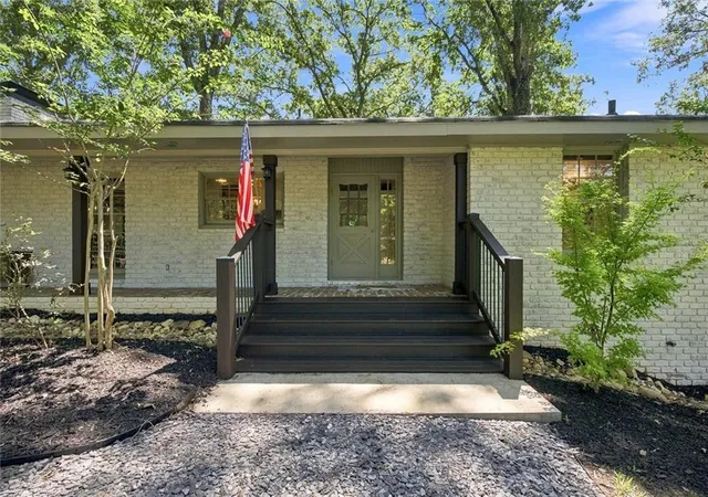 Photo 2 of Single family home for sale at 728 S Mccollum Dr, Canton, GA 30114 | MLS# 7824926 | Listing updated on 2026-10-30