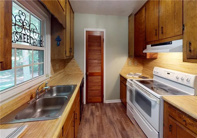 Photo 4 of Sale Pending at 4732 Tomacheche Trl, Gainesville, GA 30506 | MLS# 7820687 | Listing updated on 2026-09-01