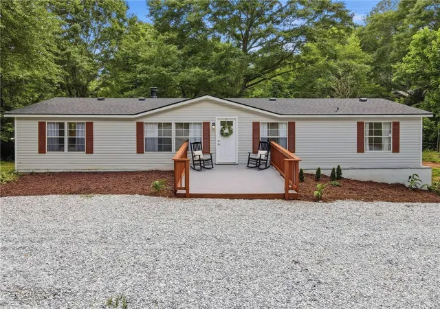 3rd image of 1203 Lanier Rd, Pendergrass, GA 30567 | MLS# 7781198