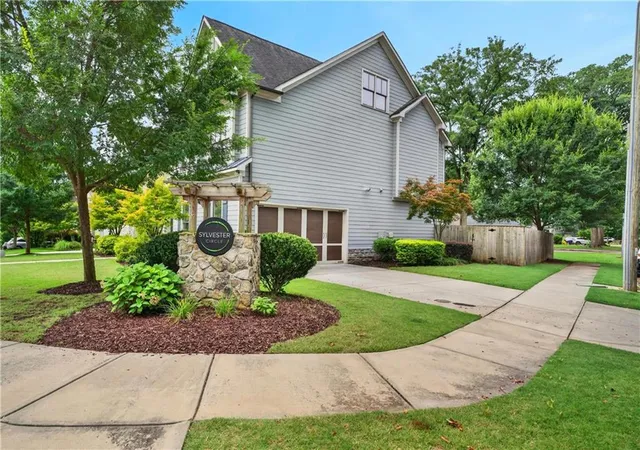 Photo 3 of Sale Pending at 1517 Sylvester Cir SE, Atlanta, GA 30316 | MLS# 7808968 | Listing updated on 2026-09-10