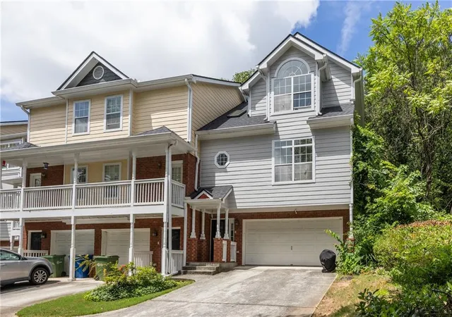 Photo 2 of Townhouse for sale at 581 Cooper St Sw, Atlanta, GA 30312 | MLS# 7806720 | Listing updated on 2026-08-06