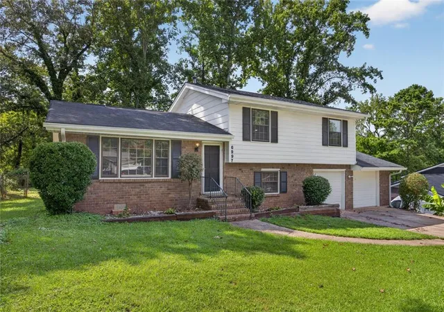 Photo 2 of Sale Pending at 6997 Vesta Brk Dr, Morrow, GA 30260 | MLS# 7824834 | Listing updated on 2026-09-09