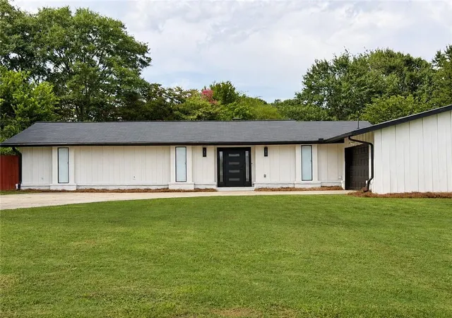Photo 2 of Single family home for sale at 2294 Se Fairview Rd, Conyers, GA 30013 | MLS# 7825051 | Listing updated on 2026-08-27