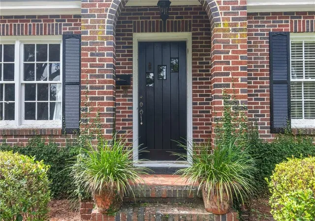 Photo 2 of Single family home for sale at 910 6th Avenue, Albany, GA 31701 | MLS# 7810406 | Listing updated on 2026-08-30