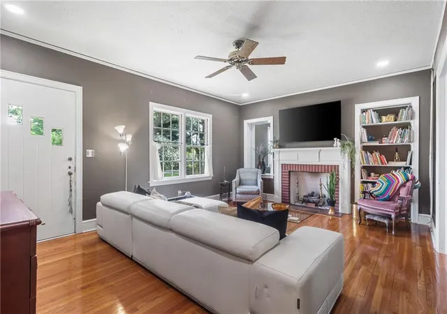Photo 4 of Single family home for sale at 910 6th Avenue, Albany, GA 31701 | MLS# 7810406 | Listing updated on 2026-10-26
