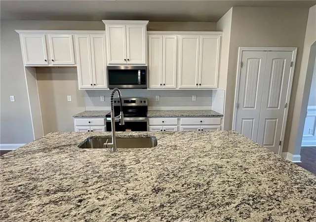 3rd image of 1046 Lakeview Oaks Ct, Grayson, GA 30017 | MLS# 7788064