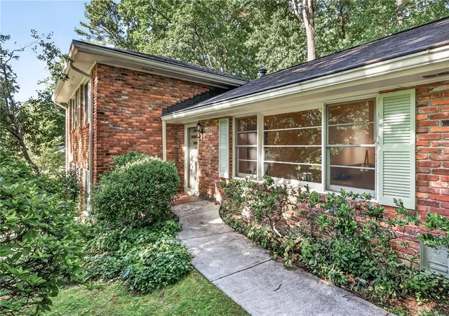 2nd image of 6885 Heathfield Dr, Atlanta, GA 30328 | MLS# 7794106