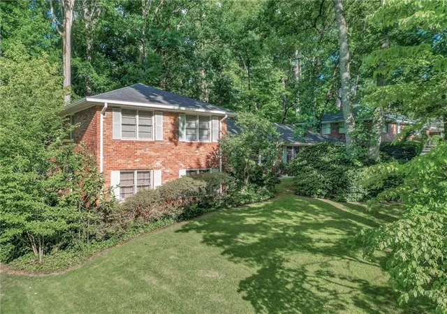 3rd image of 6885 Heathfield Dr, Atlanta, GA 30328 | MLS# 7794106