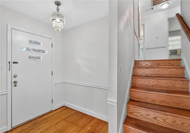5th image of 6885 Heathfield Dr, Atlanta, GA 30328 | MLS# 7794106