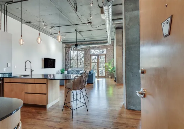 3rd image of 3235 Roswell Rd #709, Atlanta, GA 30305 | MLS# 7754388