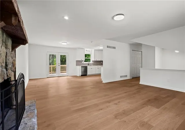 Photo 3 of Single family home for sale at 4899 Hawk Trl Ne, Marietta, GA 30066 | MLS# 7799919 | Listing updated on 2026-10-03