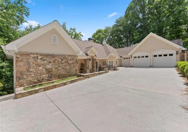 Photo 3 of Single family home for sale at 2200 Orchard Dr, Clarkesville, GA 30523 | MLS# 7798278 | Listing updated on 2026-10-10