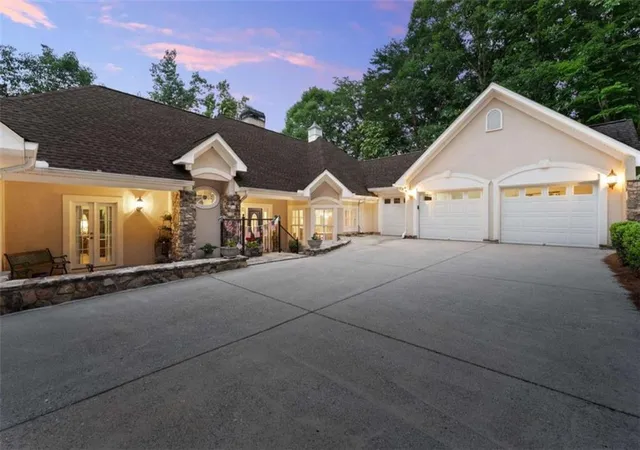 Photo 4 of Single family home for sale at 2200 Orchard Dr, Clarkesville, GA 30523 | MLS# 7798278 | Listing updated on 2026-10-10
