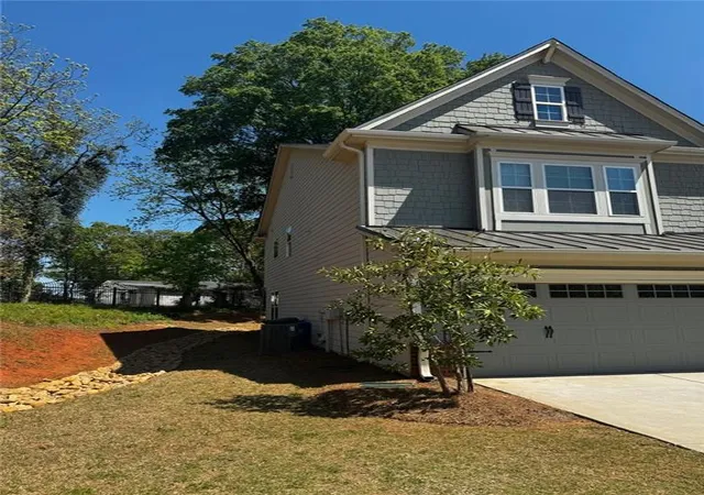 3rd image of 3385 Park Pointe Cir, Scottdale, GA 30079 | MLS# 7747274