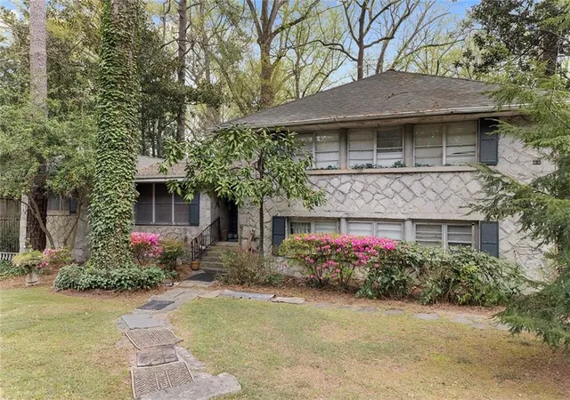 3rd image of 747 Lullwater Rd Ne, Atlanta, GA 30307 | MLS# 7744480