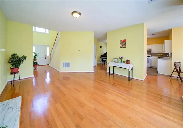 Photo 3 of Single family home for sale at 4917 Overlook View Ct, Duluth, GA 30096 | MLS# 7747511 | Listing updated on 2026-08-27