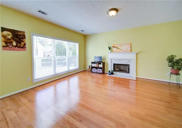 Photo 4 of Single family home for sale at 4917 Overlook View Ct, Duluth, GA 30096 | MLS# 7747511 | Listing updated on 2026-08-27