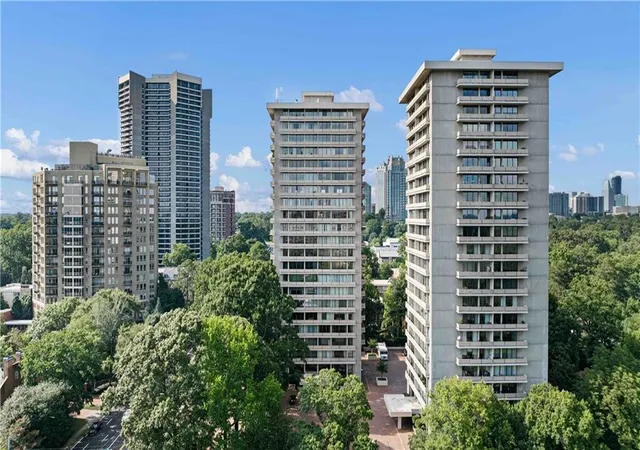 2nd image of 2575 Peachtree Rd Ne #4H, Atlanta, GA 30305 | MLS# 7795365