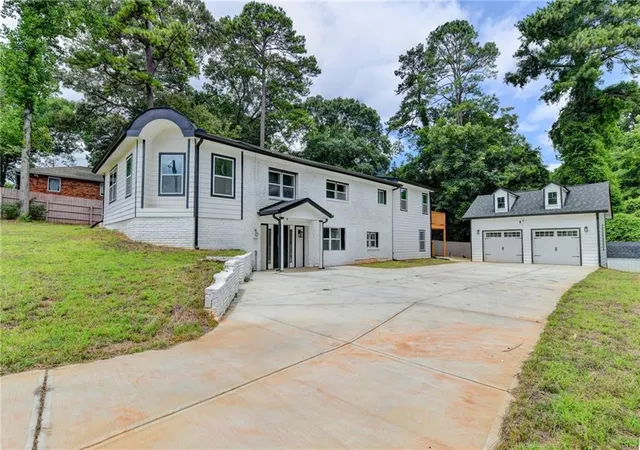 Photo 3 of Single family home for sale at 3178 N Druid Hills Rd, Decatur, GA 30033 | MLS# 7809359 | Listing updated on 2026-08-26