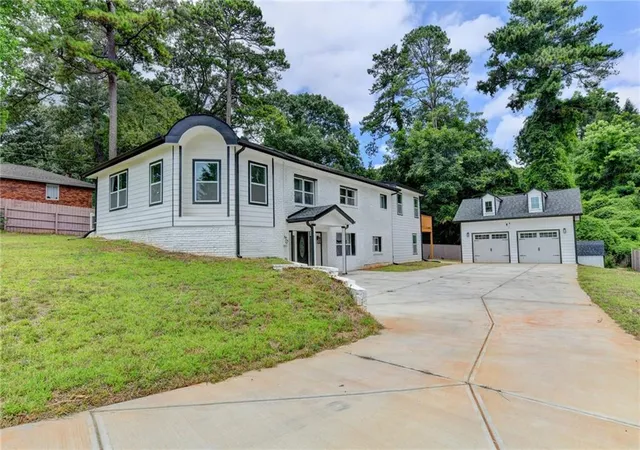 Photo 4 of Single family home for sale at 3178 N Druid Hills Rd, Decatur, GA 30033 | MLS# 7809359 | Listing updated on 2026-08-26