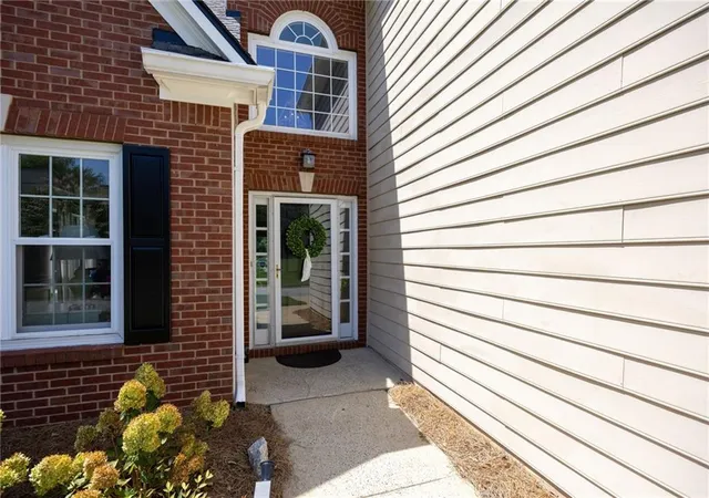 Photo 3 of Sale Pending at 60 Whitlock Sq SW, Marietta, GA 30064 | MLS# 7824209 | Listing updated on 2026-09-02