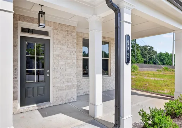3rd image of 982 Homepark Cir, Sugar Hill, GA 30518 | MLS# 7819996
