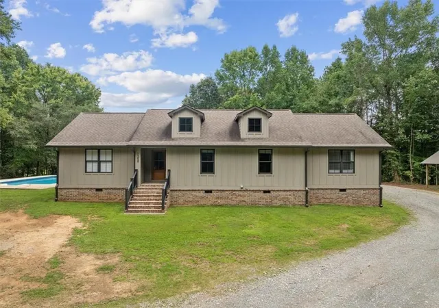 Photo 1 of Single family home for sale at 1358 Reeves Sta Rd Sw, Calhoun, GA 30701 | MLS# 7819626 | Listing updated on 2026-09-11