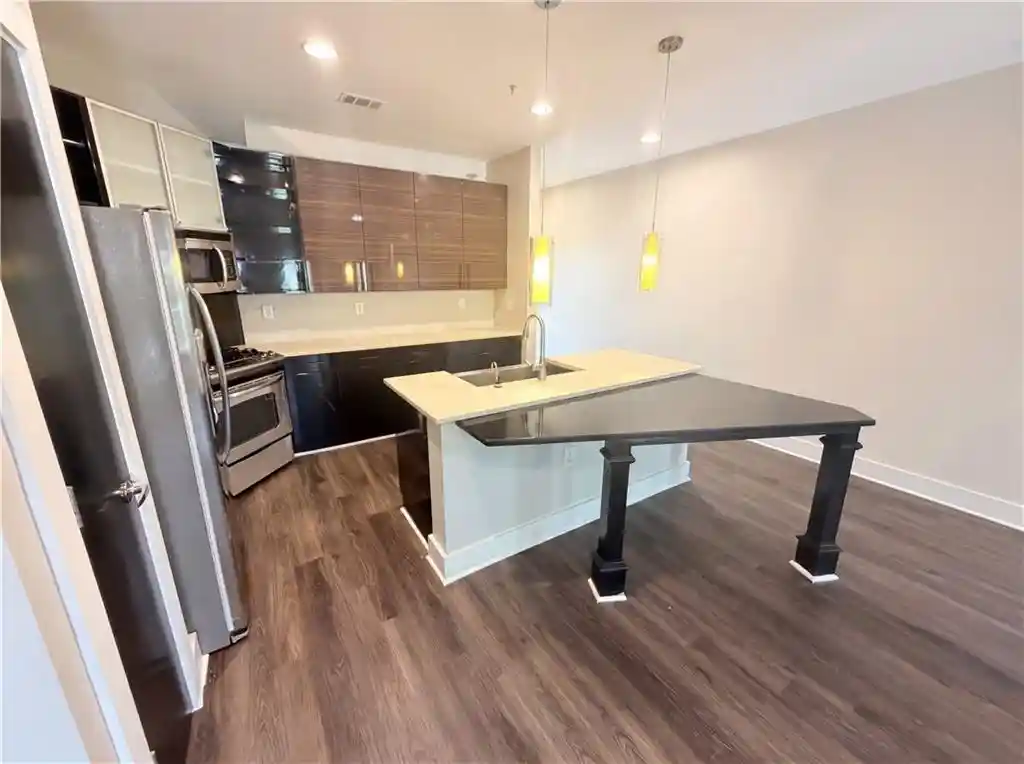 Listing Photo 2 - Condo for sale in 2030 Main St Nw located at 2030 Main St Nw, Atlanta, GA 30318 - Unit #203