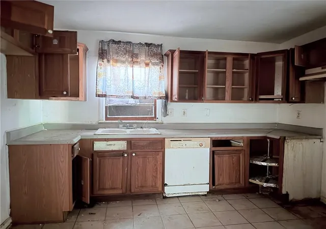 Photo 4 of Sale Pending at 1164 Dolphin Dr Sw, Atlanta, GA 30311 | MLS# 7828891 | Listing updated on 2026-09-08