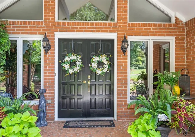 Photo 2 of Sale Pending at 11740 Mountain Laurel Dr, Roswell, GA 30075 | MLS# 7799956 | Listing updated on 2026-08-26