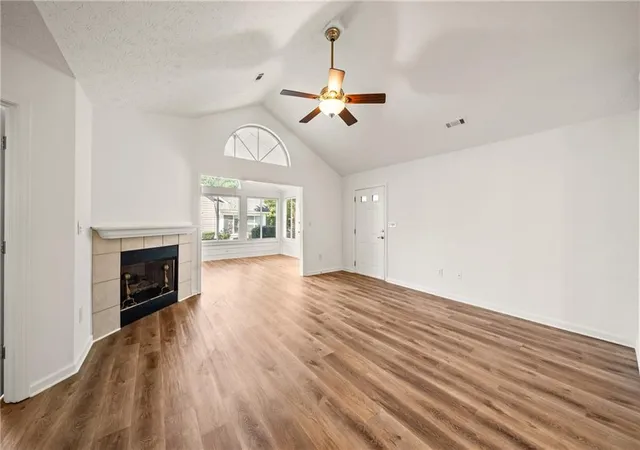 Listing Photo 5 - Condo for sale in building located at 4488 Orch Trace, Roswell, GA 30076