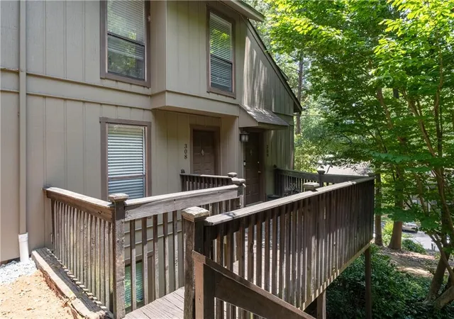 Homes for sale in Smyrna, GA | 308 Cumberland Ct Se, Smyrna, GA 30080 | MLS# 7797128