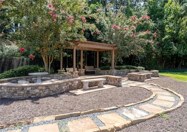 2nd image of 27 Doranne Ct SE, Smyrna, GA 30080