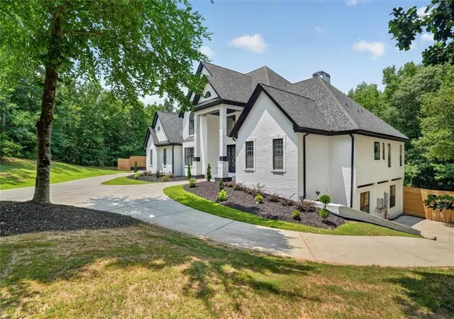 Photo 4 of Sale Pending at 3285 Stonewall Tell Rd, Atlanta, GA 30349 | MLS# 7800537 | Listing updated on 2026-09-14