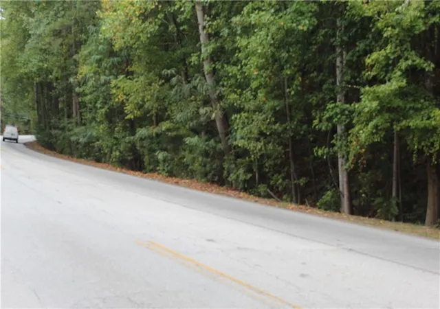3rd image of 433 N Deshong, Stone Mountain, GA 30087 | MLS# 7753144