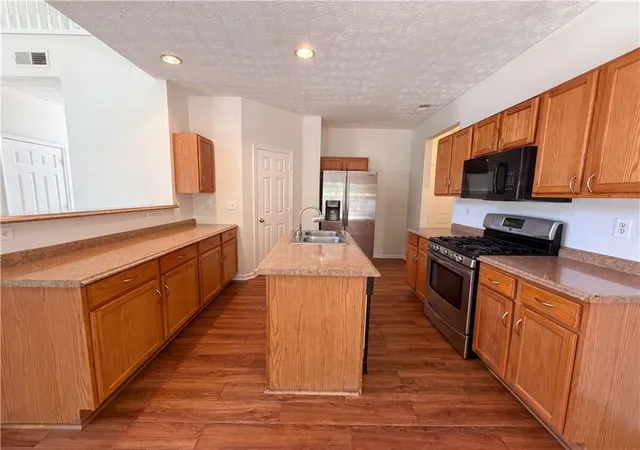 2nd image of 835 Shadow Lake Dr, Lithonia, GA 30058 | MLS# 7787825
