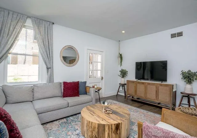 3rd image of 68 Peachtree Memorial Dr NW, Atlanta, GA 30309