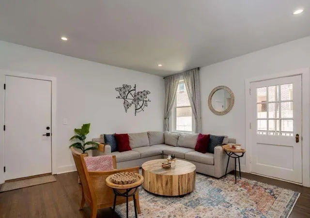 5th image of 68 Peachtree Memorial Dr NW, Atlanta, GA 30309