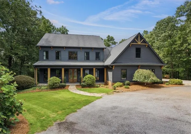 Photo 3 of Single family home for sale at 992 Oak Grv Rd, Carrollton, GA 30117 | MLS# 7818688 | Listing updated on 2026-08-11