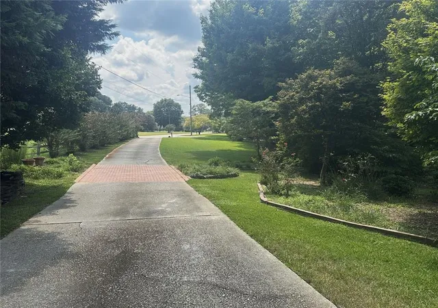 Photo 3 of Single family home for sale at 2473 Whispering Pines Dr Sw, Grayson, GA 30017 | MLS# 7829874 | Listing updated on 2026-09-01