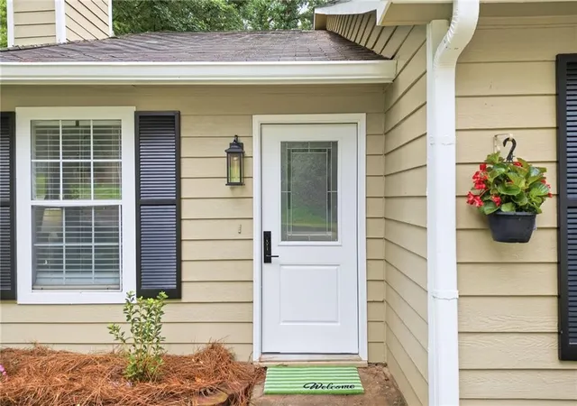 Photo 2 of Sale Pending at 333 Farm Pl Ct Ne, Woodstock, GA 30188 | MLS# 7812353 | Listing updated on 2026-09-01