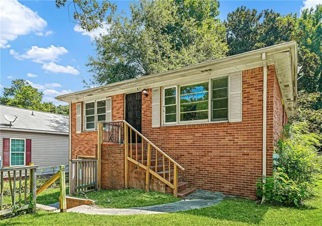 Photo 2 of Sale Pending at 1329 Nash Rd Nw, Atlanta, GA 30331 | MLS# 7825281 | Listing updated on 2026-10-17