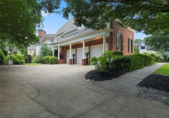 Photo 3 of Single family home for sale at 447 Langley Oaks Dr SE, Marietta, GA 30067 | MLS# 7798050 | Listing updated on 2026-08-26