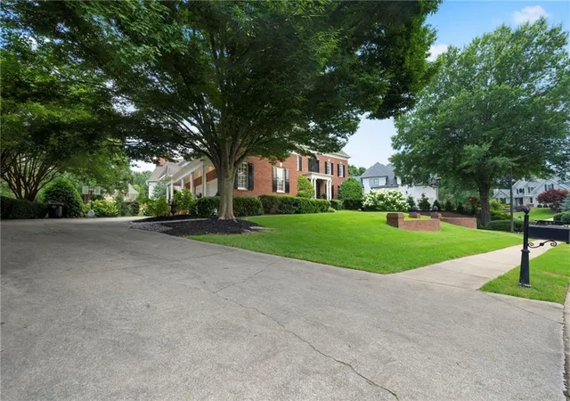 Photo 4 of Single family home for sale at 447 Langley Oaks Dr SE, Marietta, GA 30067 | MLS# 7798050 | Listing updated on 2026-08-26