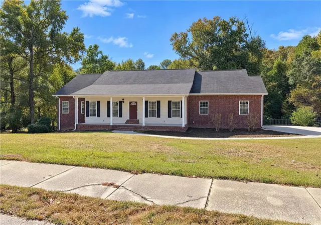 Photo 1 of Single family home for sale at 401 Terrell St, Warner Robins, GA 31088 | MLS# 7858513 | Listing updated on 2026-10-24