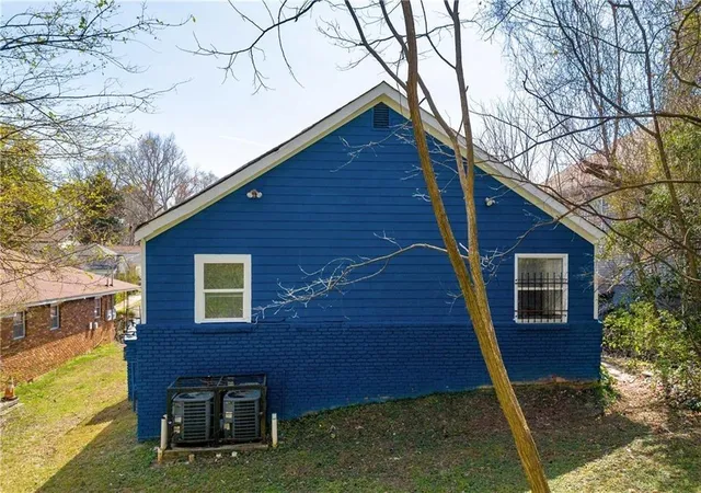 Listing Photo 2 - Condo for sale in building located at 597 Mary St SW, Atlanta, GA 30310 - Unit #